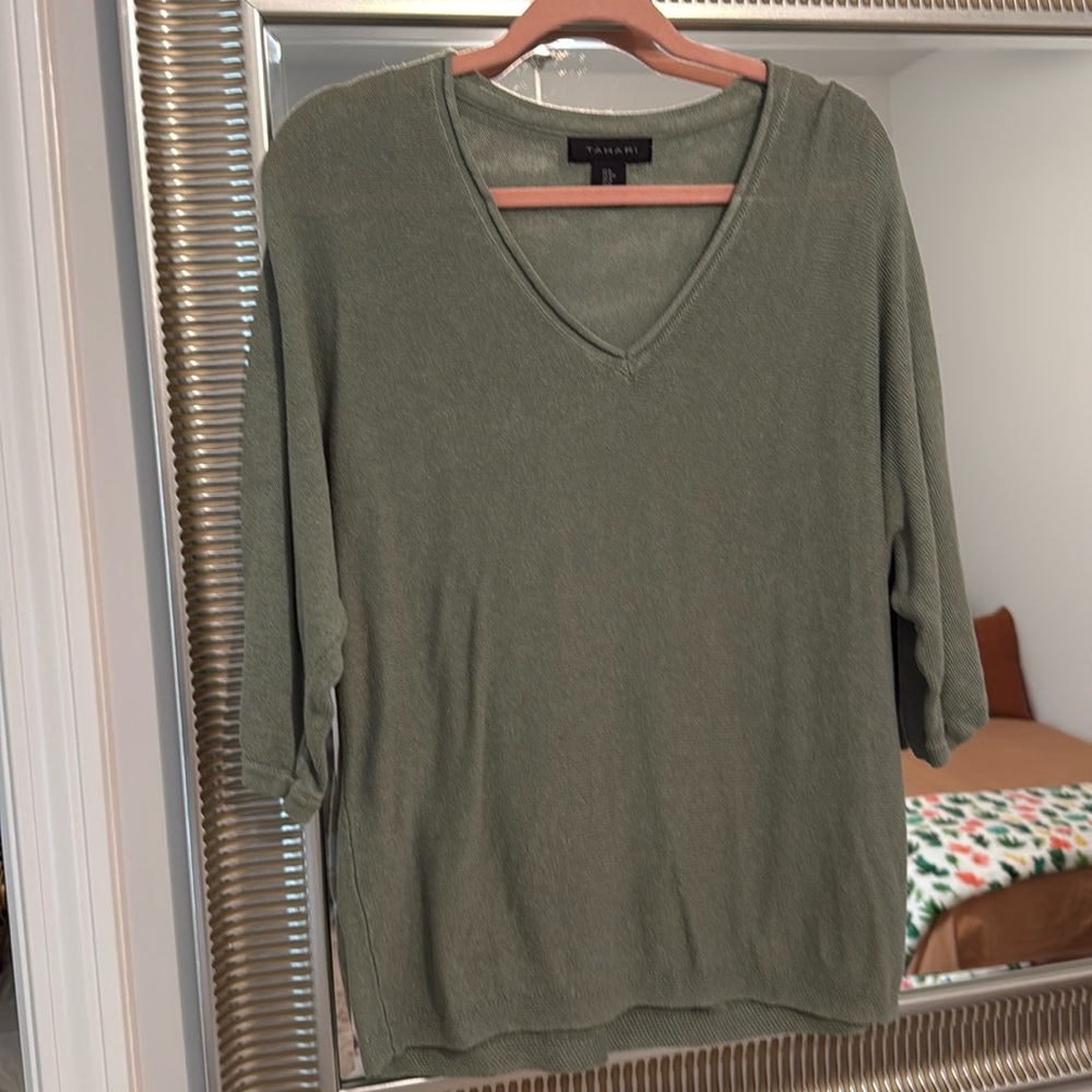 Size M like new Tahari linen half sleeve dolman sweater
